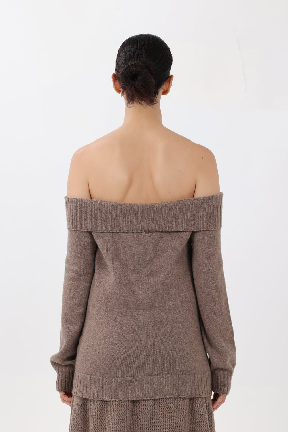 Cashmere Off-the-Shoulder Sweater in Sand