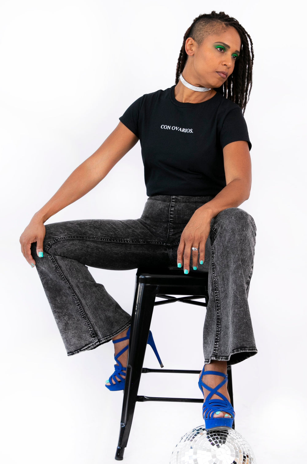 Classic Con Ovarios.™ T-Shirt in Black