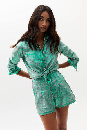 Frida Metallic Linen Shorts - Emerald Green